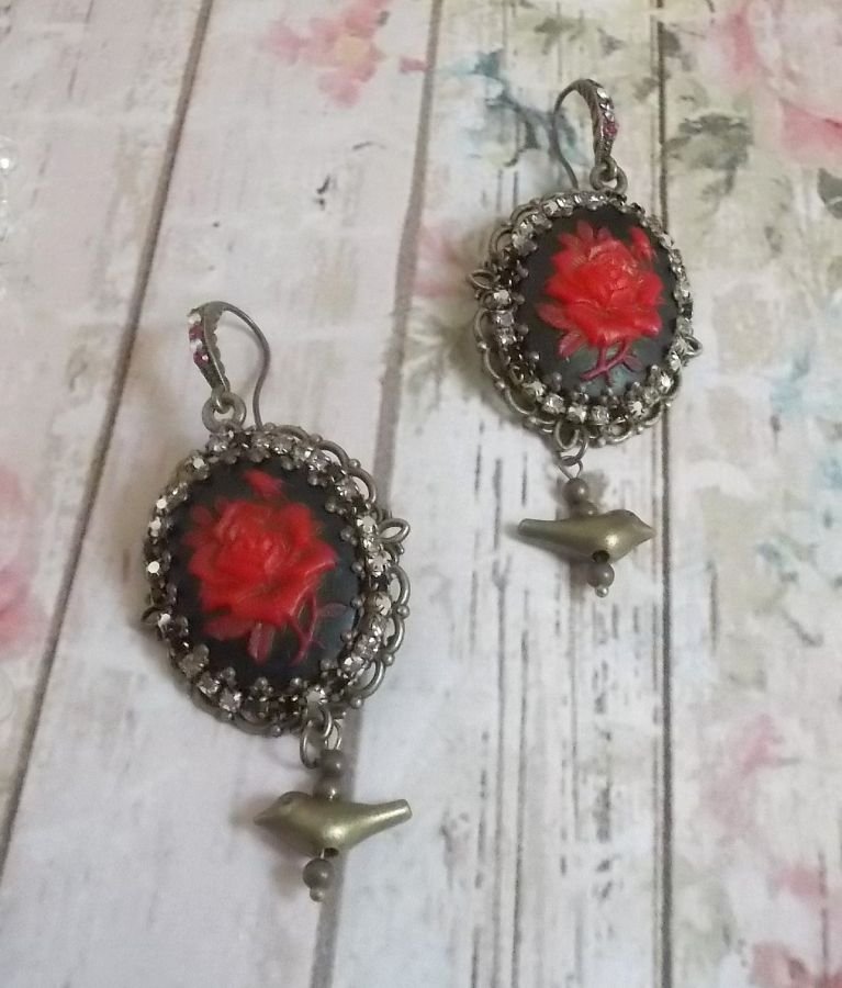 BO Loly Roses laget med harpiks cabochons, krystall rhinestone kjede med bronse tilbehør