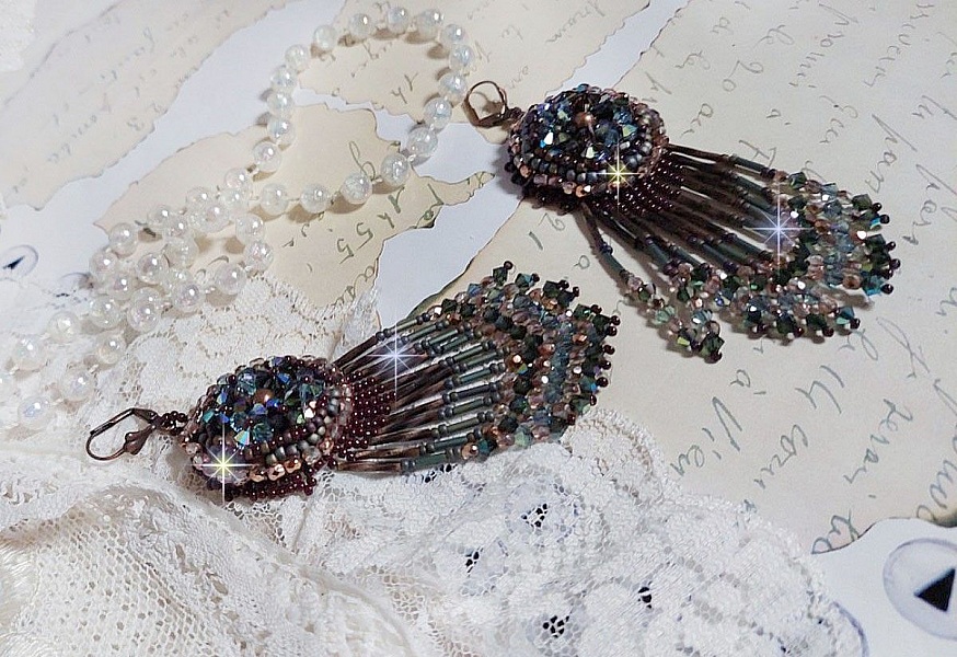 BO Long Brown Picasso brodert med Swarovski-krystaller, glassfasetter, bugles twist og rocailles