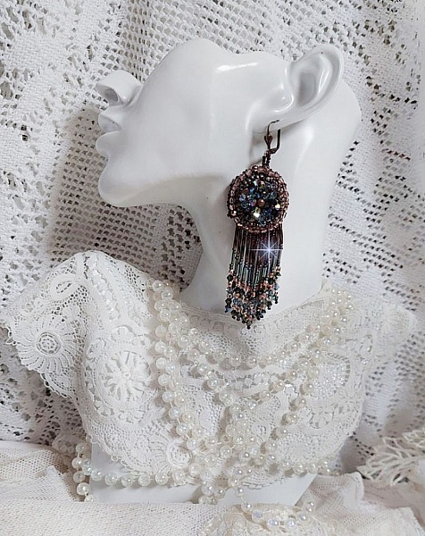 BO Long Brown Picasso brodert med Swarovski-krystaller, glassfasetter, bugles twist og rocailles