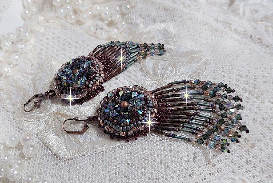 BO Long Brown Picasso brodert med Swarovski-krystaller, glassfasetter, bugles twist og rocailles