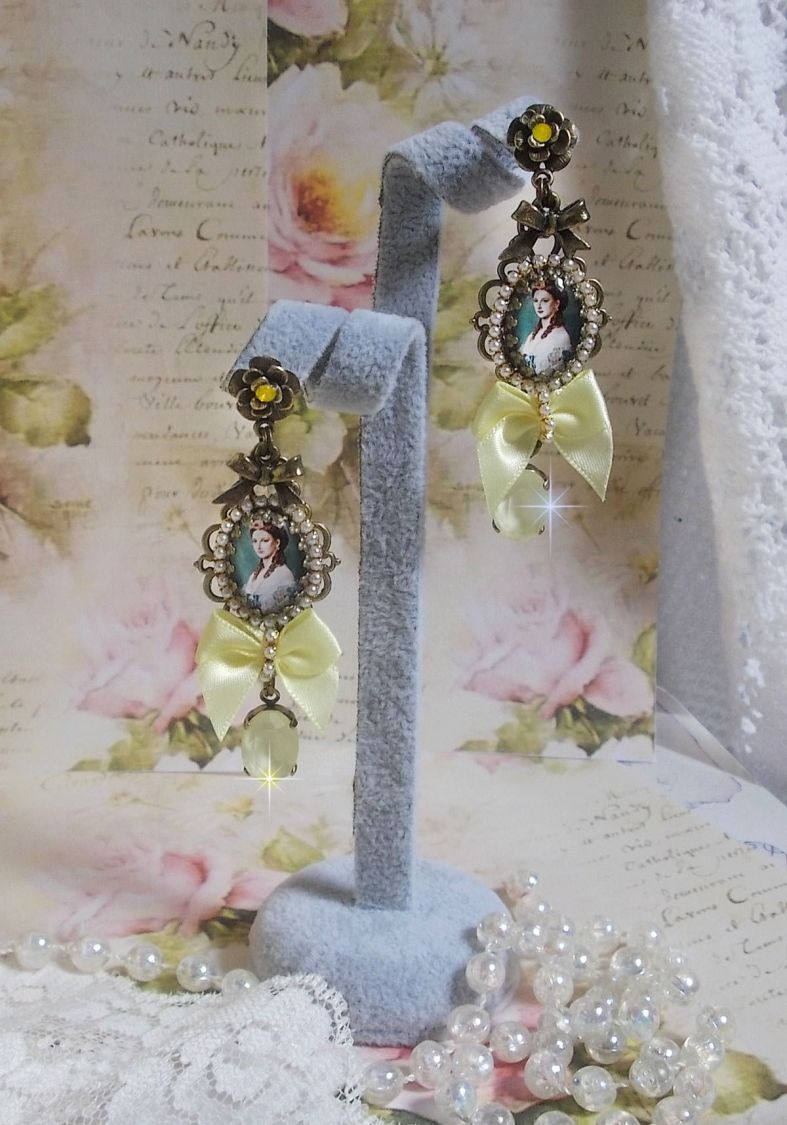 BO Princess-look skapt med lady prinsesse cabochons, krystaller, glassperler, bronse tilbehør og gule satengsløyfer