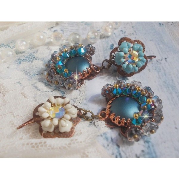 BO Lou Petrol cr&eacute;&eacute;es avec cristaux de Swarovski, perles en verre et fleurs &eacute;poxy 