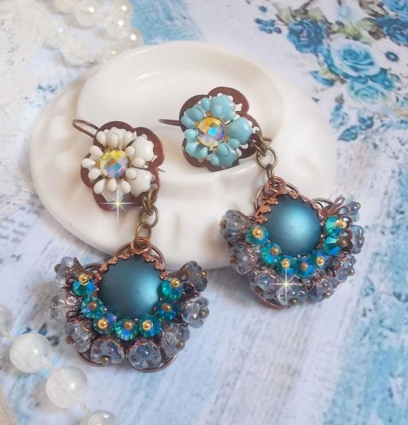 BO Lou Petrol cr&eacute;&eacute;es avec cristaux de Swarovski, perles en verre et fleurs &eacute;poxy 