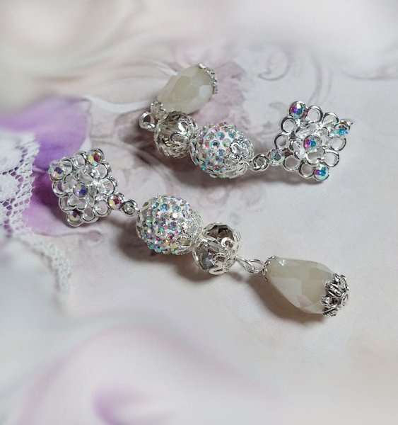 BO Lumi&egrave;re P&eacute;tillante cr&eacute;&eacute;es avec perles strass, gouttes, rondes aplaties verre et perles Crystal Swarovski