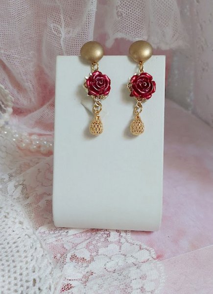 BO Lya Roses compos&eacute;es de breloques laitons, pendentifs avec roses m&eacute;tal, perles verres et clous en laiton