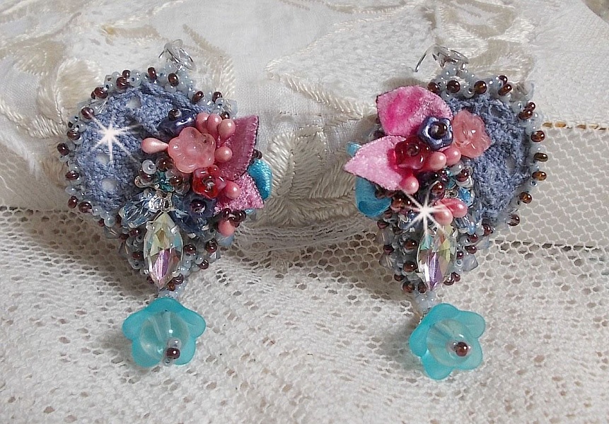 BO Mademoiselle Bluse Haute-Couture brod&eacute;es avec des Cristaux de Swarovski, des fleurs en verre de Boh&egrave;me, de la dentelle Grise et des rocailles