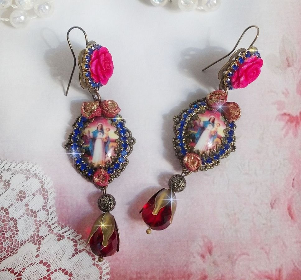 BO Maria og Jesus laget med harpiks cabochons, røde fasetterte pærer og diverse tilbehør