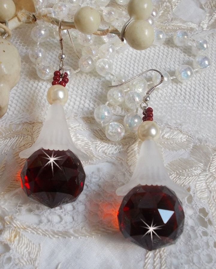 BO Marielle med Swarovski-krystaller og fasetterte bøhmiske krystallkuler