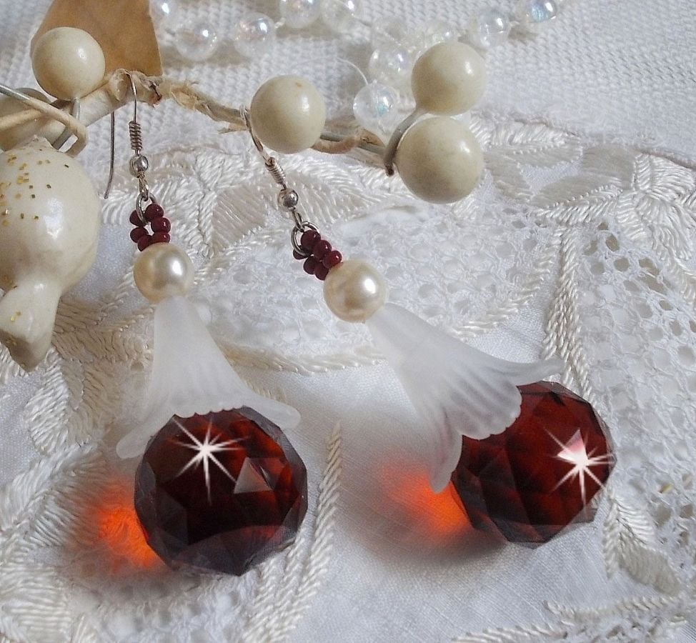 BO Marielle med Swarovski-krystaller og fasetterte bøhmiske krystallkuler