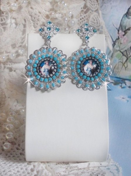 BO Moment de D&eacute;tente skapt med Vintage Dames forst&oslash;rrelsesglass cabochons, Swarovski-krystaller, stempler og glassperler.