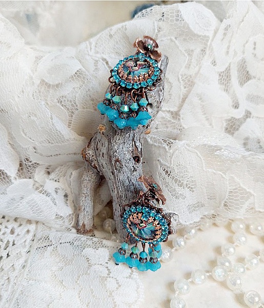 BO Monde des F&eacute;es cr&eacute;&eacute;es avec cabochon verre, estampes laiton et perles Cristal Swarovski