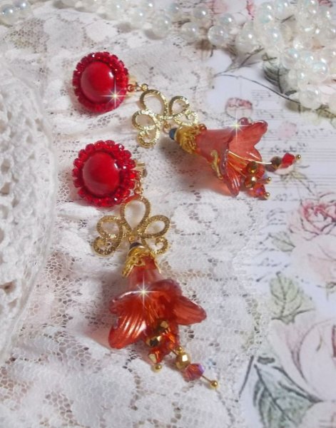 BO Myst&egrave;res D&eacute;clarations cr&eacute;&eacute;es avec des cristaux, perles et cabochons en verre, divers accessoires dor&eacute;s et plaqu&eacute; Or