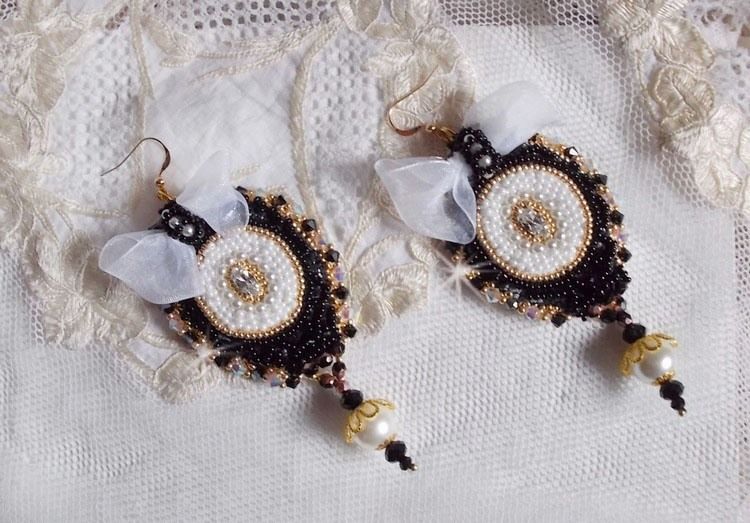 BO Black Sacred Haute-Couture brodert med vintage svart blonder, Swarovski-krystaller, fasetter og frøperler