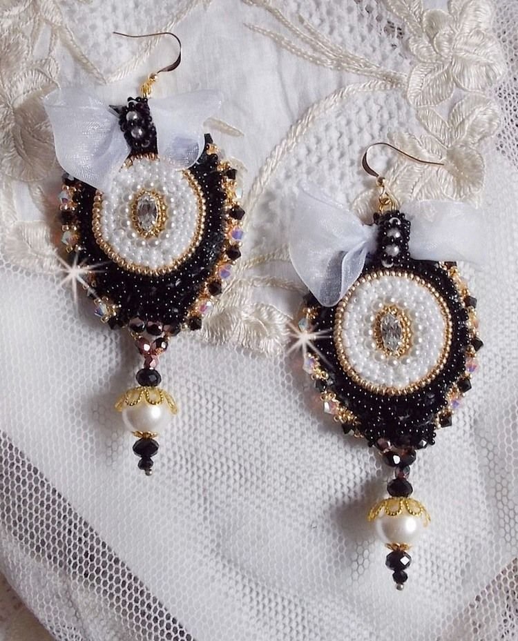 BO Black Sacred Haute-Couture brodert med vintage svart blonder, Swarovski-krystaller, fasetter og frøperler