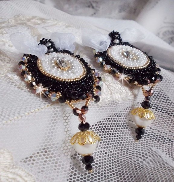BO Black Sacred Haute-Couture brodert med vintage svart blonder, Swarovski-krystaller, fasetter og frøperler