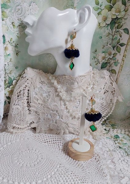 BO Nuit de folies mont&eacute;es avec pompons ronds, pendentifs &eacute;poxy, perles aventurine, dormeuses laiton