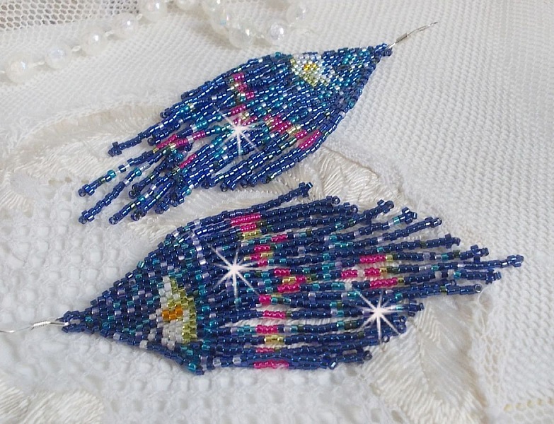 BO Vannliljer laget med Miyuki fr&oslash;planter og Toho i bl&aring;tt, rosa, hvitt, gult, oransje og gr&oslash;nt