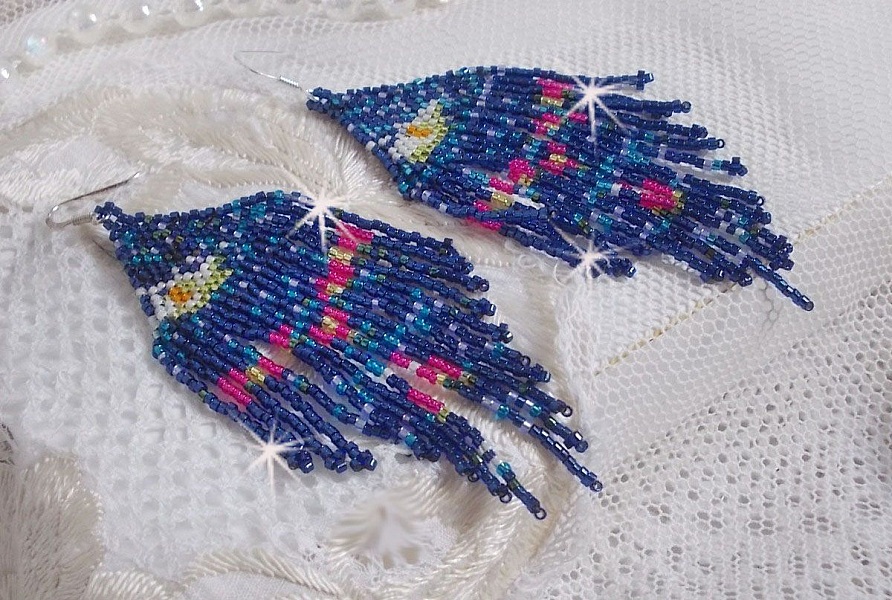 BO Vannliljer laget med Miyuki fr&oslash;planter og Toho i bl&aring;tt, rosa, hvitt, gult, oransje og gr&oslash;nt