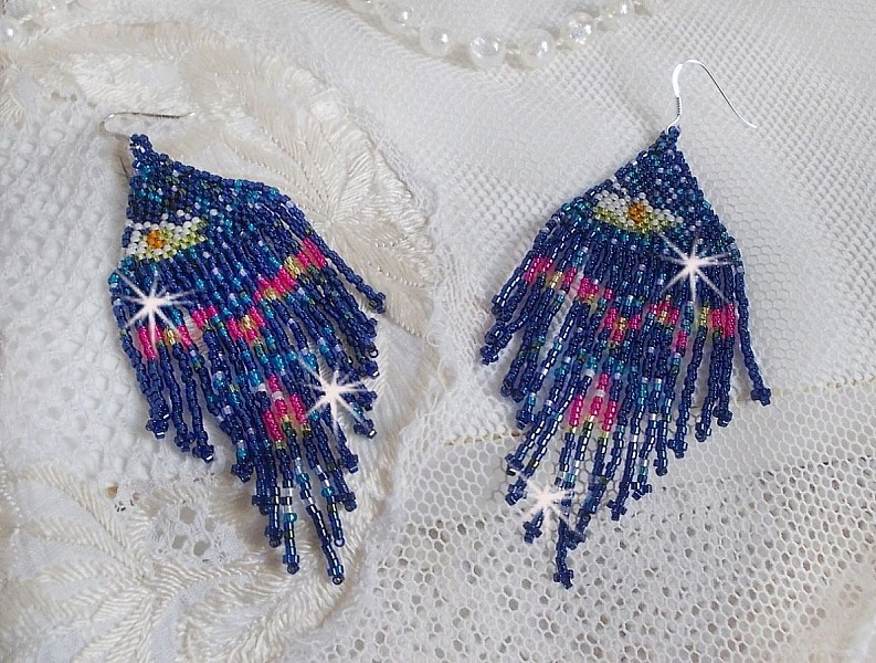 BO Vannliljer laget med Miyuki fr&oslash;planter og Toho i bl&aring;tt, rosa, hvitt, gult, oransje og gr&oslash;nt