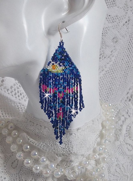 BO Vannliljer laget med Miyuki fr&oslash;planter og Toho i bl&aring;tt, rosa, hvitt, gult, oransje og gr&oslash;nt