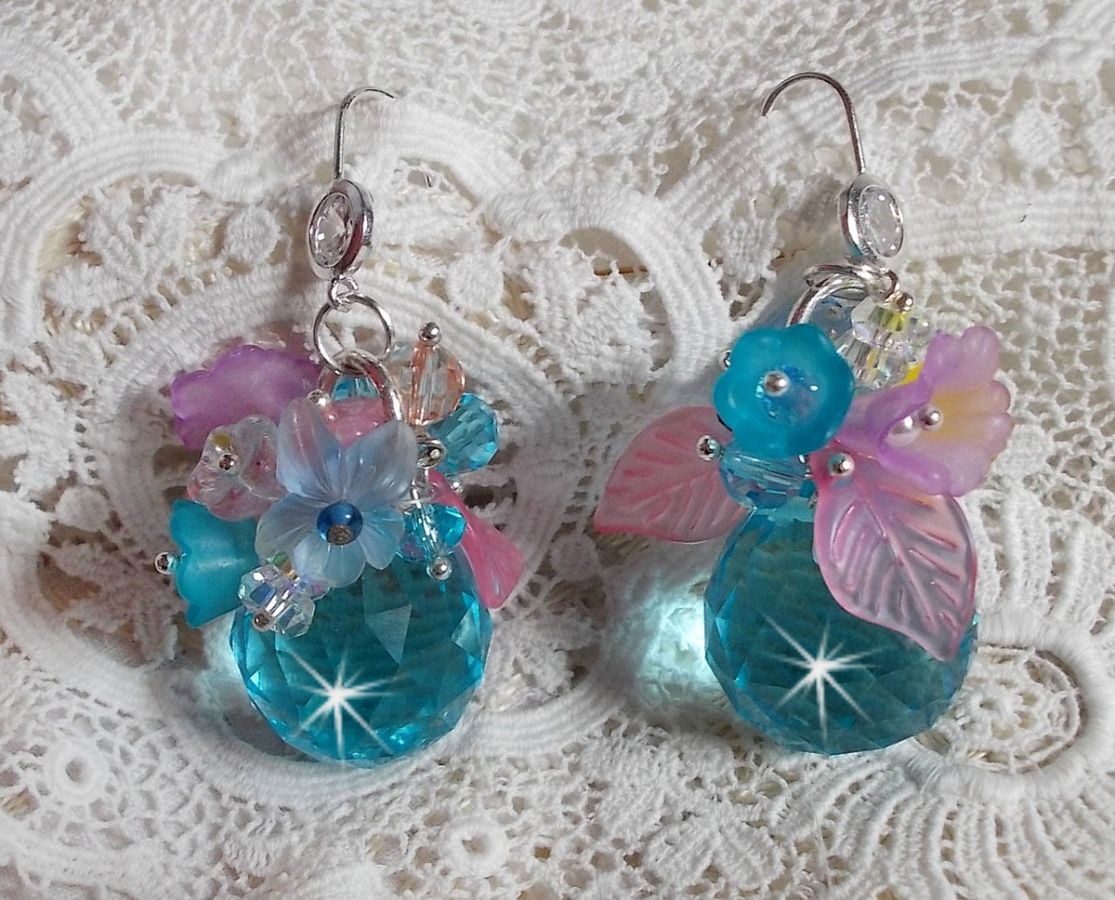 Ondine Blue BO skapt med Swarovki-krystaller og rosa harpiksblomster