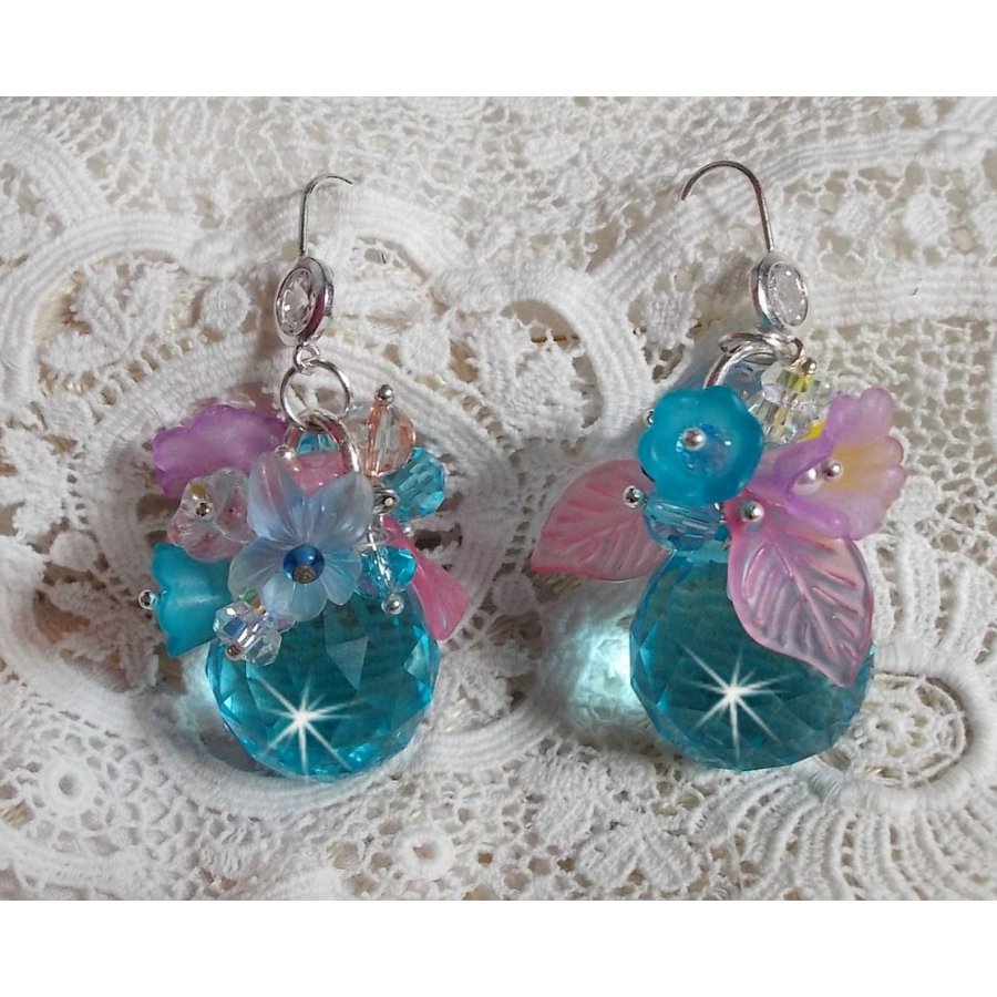 Ondine Blue BO skapt med Swarovki-krystaller og rosa harpiksblomster