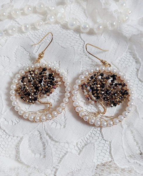 BO Perline Black Nacr&eacute; cr&eacute;&eacute;es avec pendentifs perles, rondes aplaties verres et crochets laiton