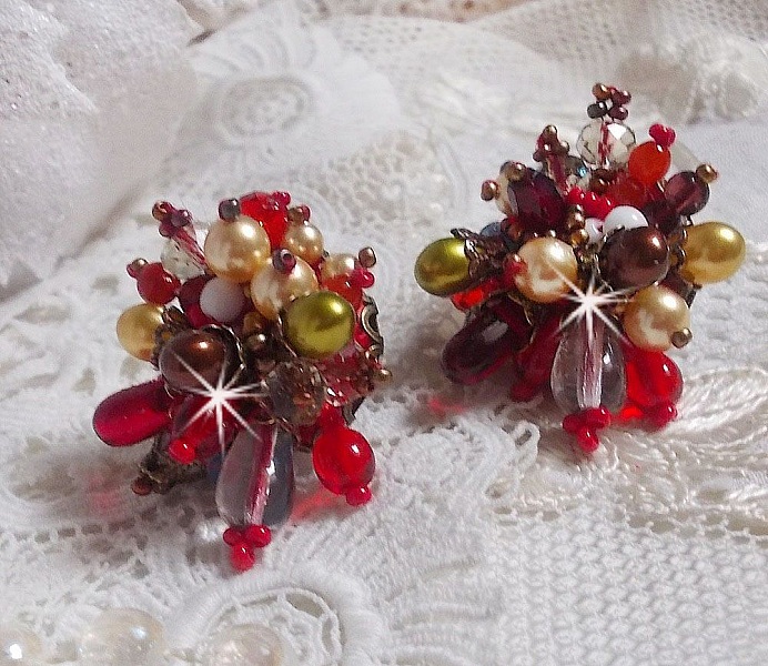 BO Printemps Color&eacute; brod&eacute;es avec des Cristaux de Swarovski, des perles en verre, des gouttes, des calottes et des rocailles.