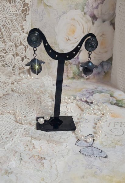 BO P&eacute;pites mont&eacute;es avec fleurs frostesd, perles verres, cabochons r&eacute;sines et puces d'oreilles en m&eacute;tal