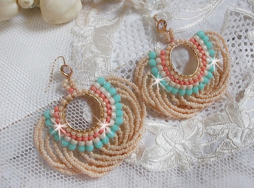 BO Ronde de Perles cr&eacute;&eacute;s avec des rocailles et des facettes en verre de Boh&egrave;me