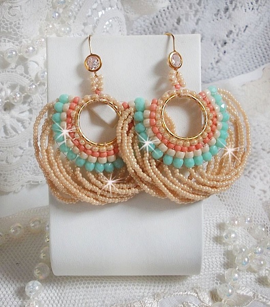 BO Ronde de Perles cr&eacute;&eacute;s avec des rocailles et des facettes en verre de Boh&egrave;me