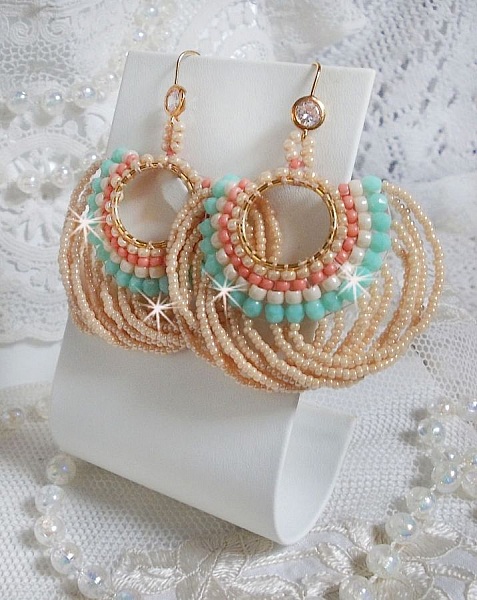 BO Ronde de Perles cr&eacute;&eacute;s avec des rocailles et des facettes en verre de Boh&egrave;me