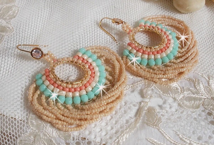 BO Ronde de Perles cr&eacute;&eacute;s avec des rocailles et des facettes en verre de Boh&egrave;me