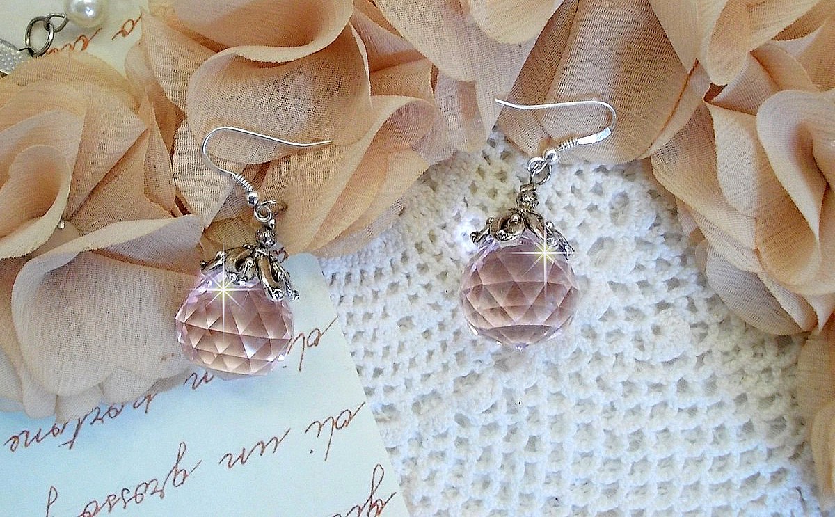 BO Rose Irisée med Swarovski krystallkuler og 925/1000 sølv ørekroker