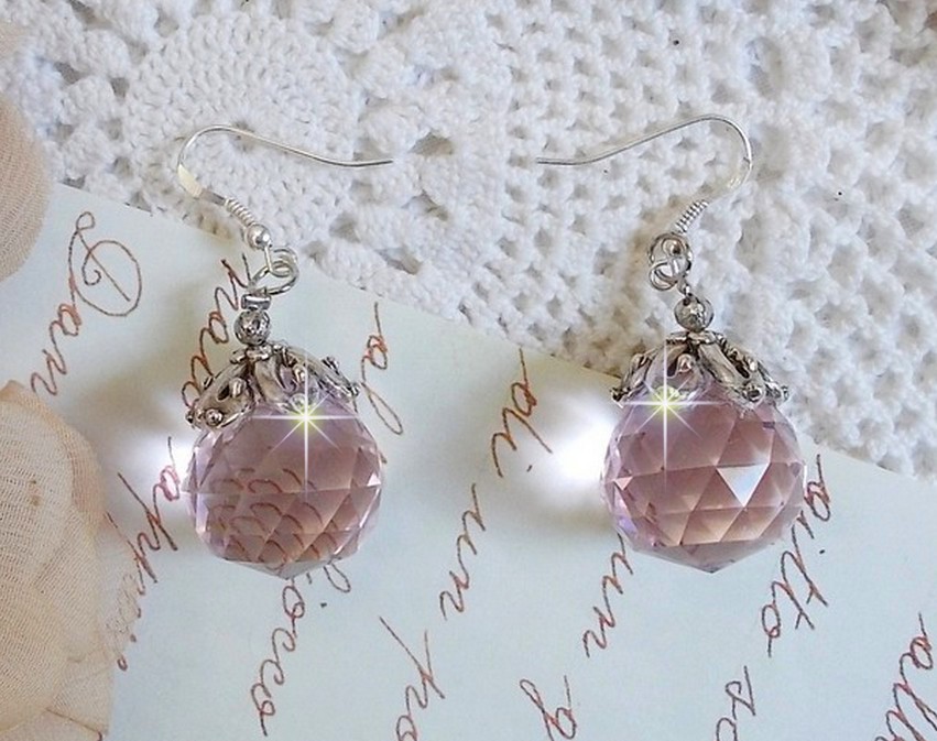 BO Rose Irisée med Swarovski krystallkuler og 925/1000 sølv ørekroker