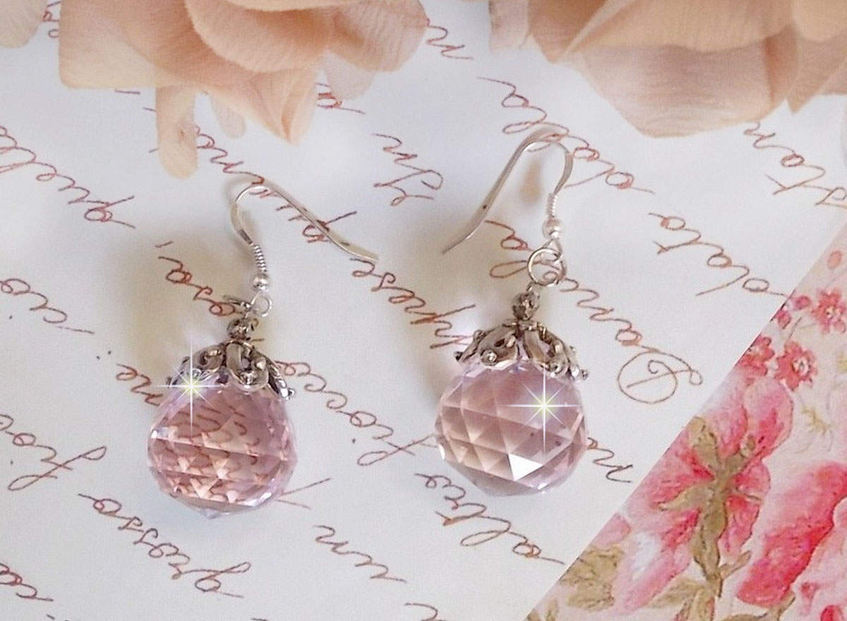 BO Rose Irisée med Swarovski krystallkuler og 925/1000 sølv ørekroker