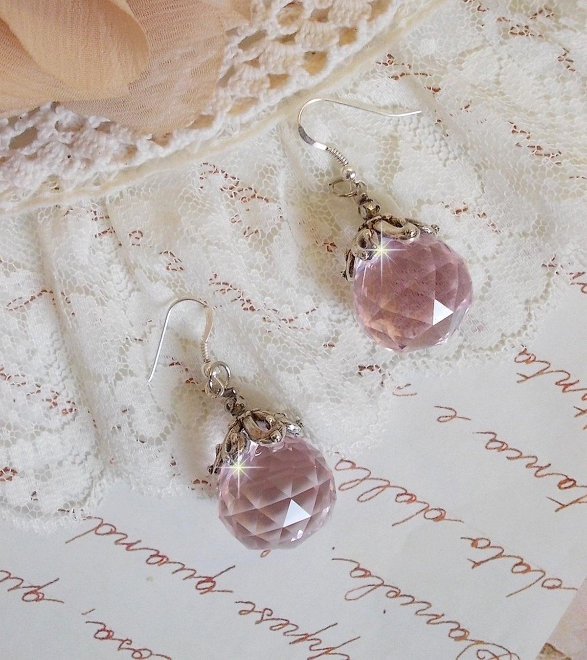 BO Rose Irisée med Swarovski krystallkuler og 925/1000 sølv ørekroker