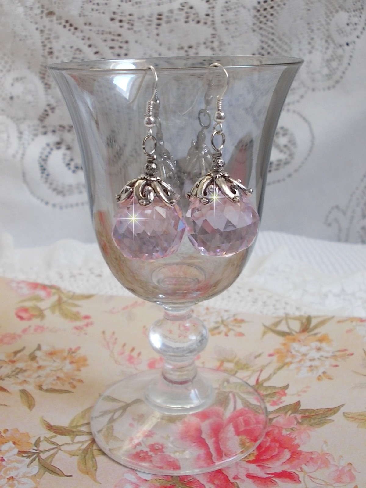 BO Rose Irisée med Swarovski krystallkuler og 925/1000 sølv ørekroker