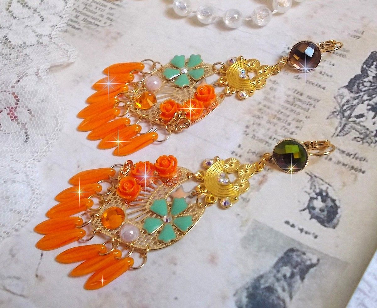 BO Roseraie Orange Roses laget med Swarovski krystall rhinestones og cabochons, blomster, oransje dolker, glass cabochons og tilbehør av høy kvalitet.