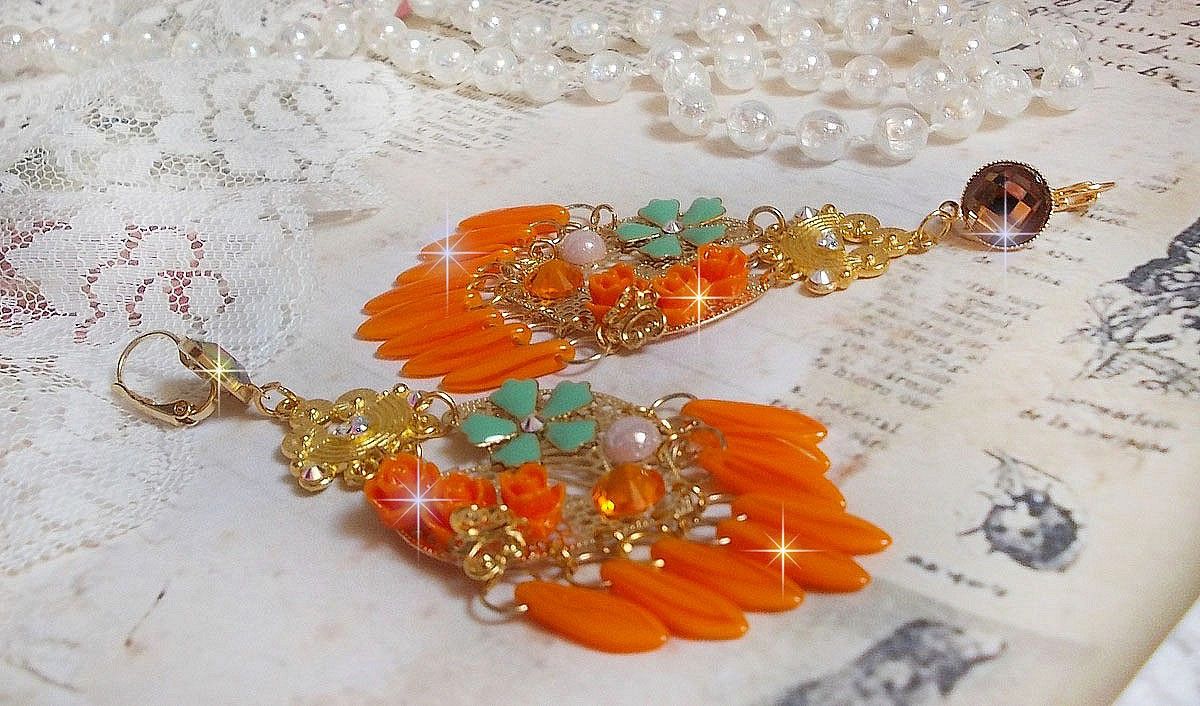 BO Roseraie Orange Roses laget med Swarovski krystall rhinestones og cabochons, blomster, oransje dolker, glass cabochons og tilbehør av høy kvalitet.