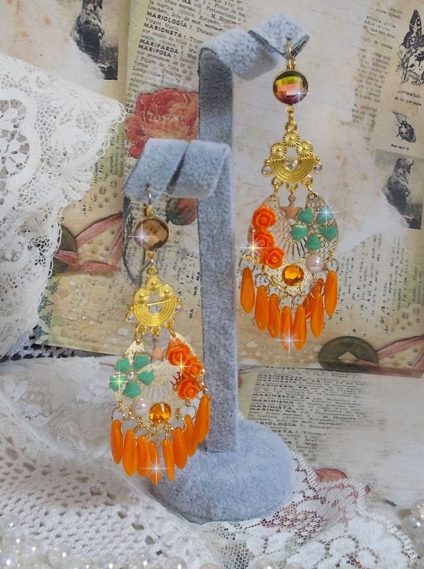 BO Roseraie Orange Roses laget med Swarovski krystall rhinestones og cabochons, blomster, oransje dolker, glass cabochons og tilbehør av høy kvalitet.