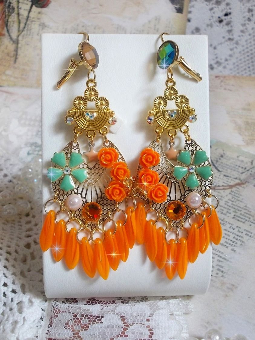 BO Roseraie Orange Roses laget med Swarovski krystall rhinestones og cabochons, blomster, oransje dolker, glass cabochons og tilbehør av høy kvalitet.