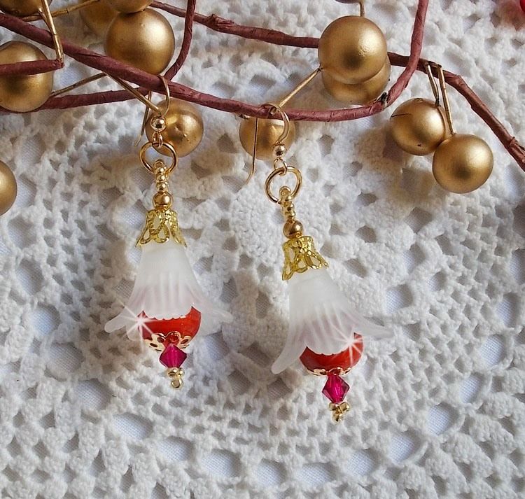 BO Secret Oriental med keramiske perler og Lucite blomster og 14 karat gull fylt ørekroker