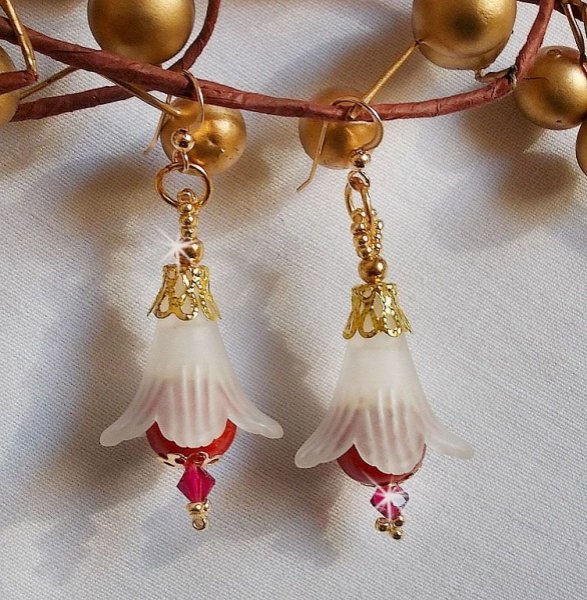 BO Secret Oriental med keramiske perler og Lucite blomster og 14 karat gull fylt ørekroker