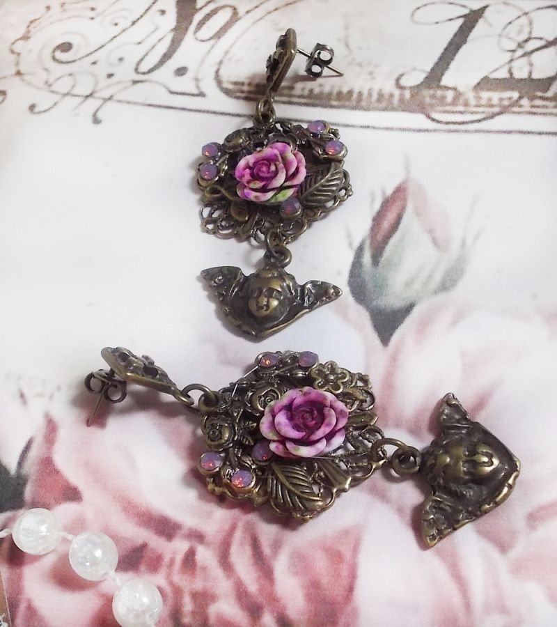 BO Secrets des Angelots laget med harpiksroser, Angelot-charms, trykk og krystaller