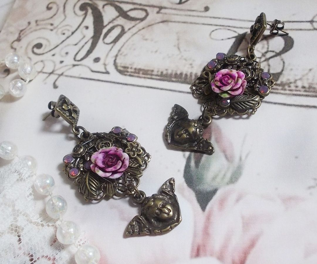 BO Secrets des Angelots laget med harpiksroser, Angelot-charms, trykk og krystaller
