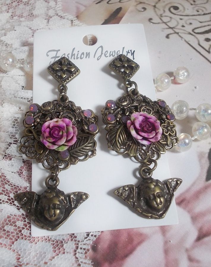 BO Secrets des Angelots laget med harpiksroser, Angelot-charms, trykk og krystaller