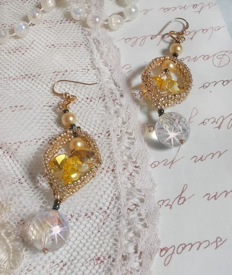 BO Bo'Soleil montert med Swarovski krystallhjerter, gullperleperler og 14 karat gullfylte ørekroker