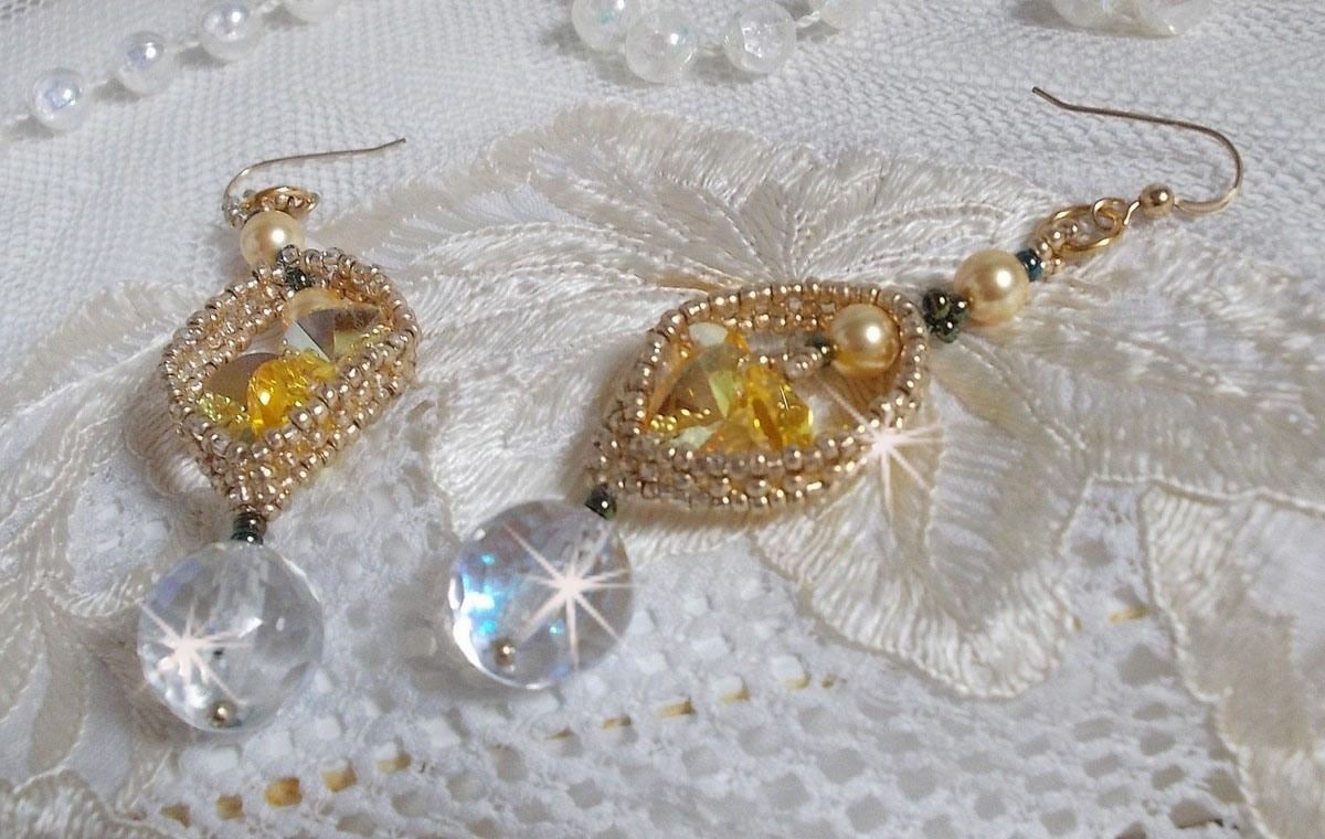BO Bo'Soleil montert med Swarovski krystallhjerter, gullperleperler og 14 karat gullfylte ørekroker