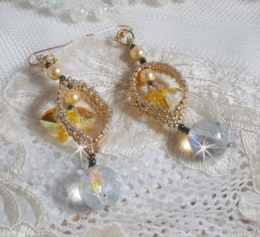 BO Bo'Soleil montert med Swarovski krystallhjerter, gullperleperler og 14 karat gullfylte ørekroker